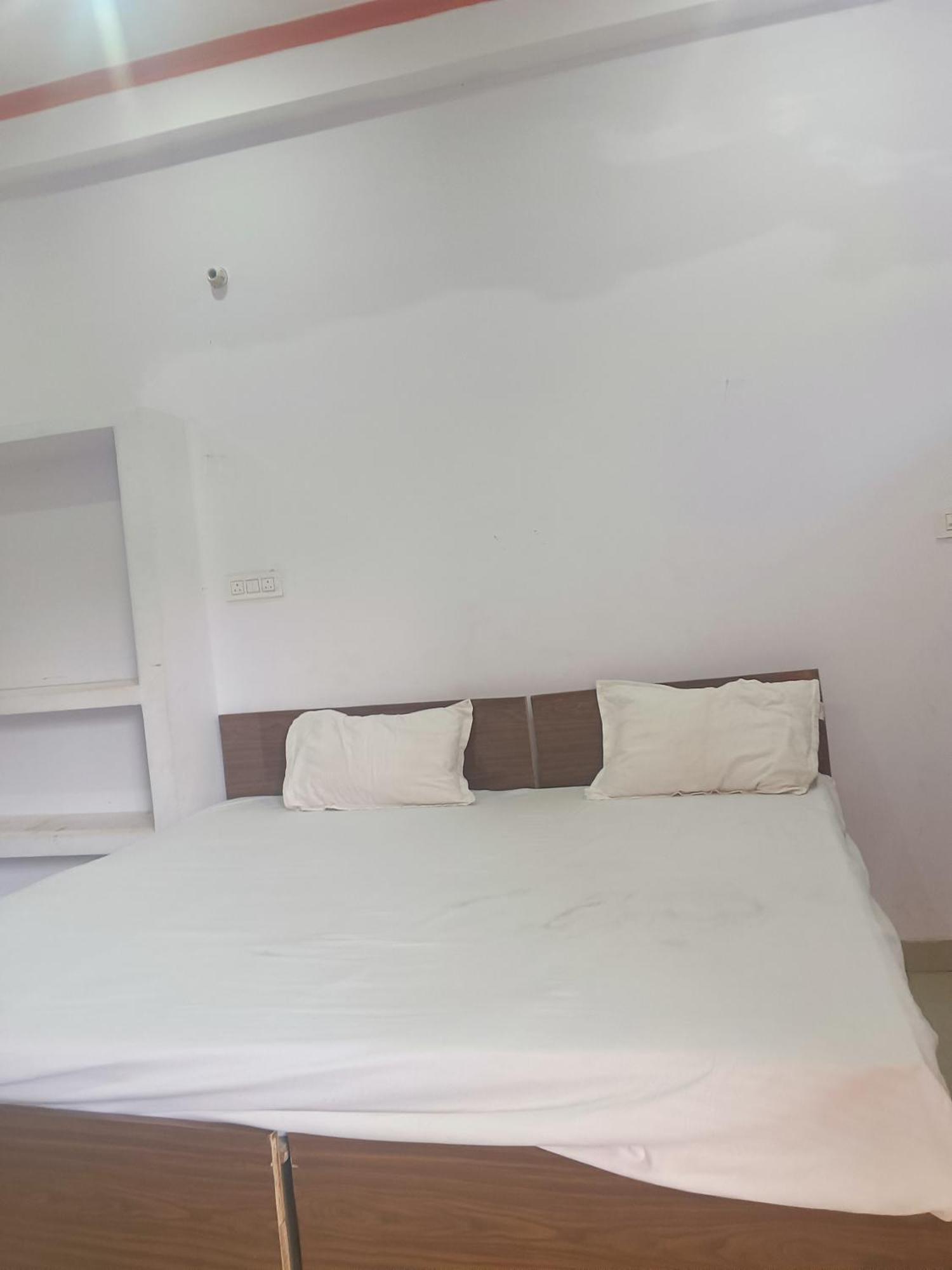 Отель La Ayodhya Residency Экстерьер фото
