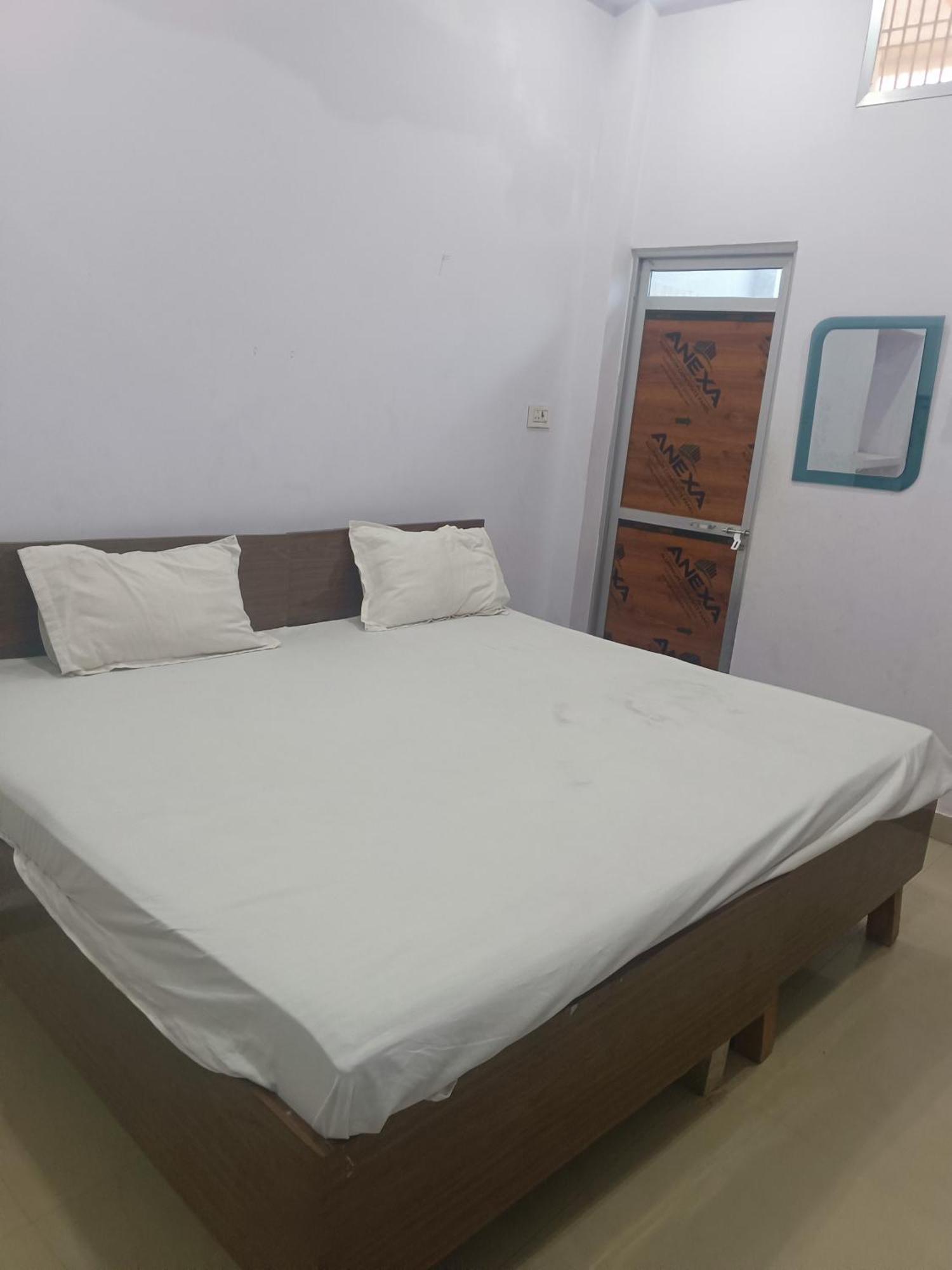 Отель La Ayodhya Residency Экстерьер фото